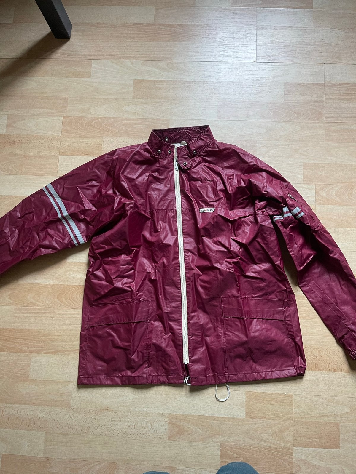 Vintage Agu Sport jaren 80 Regenjas Maat S - Bordeauxrood, Ophalen of Verzenden, Gebruikt, Regenjas, Dames