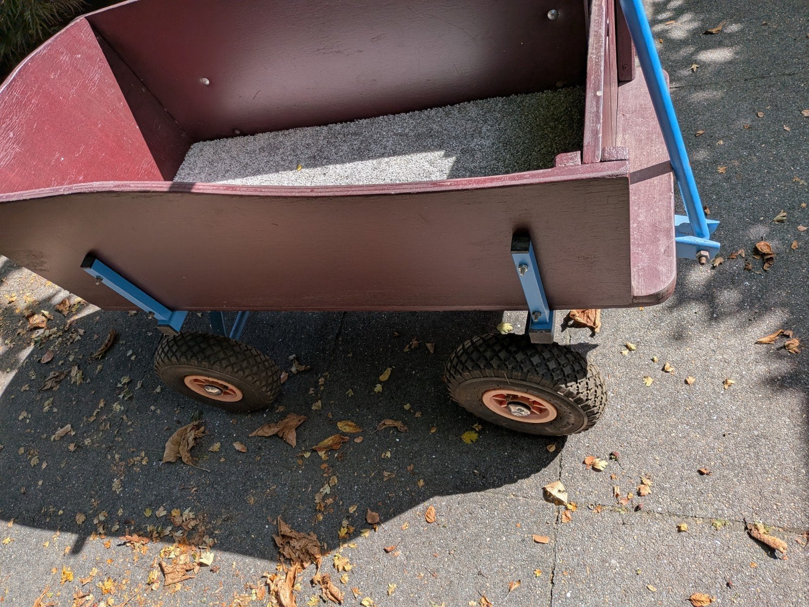 Houten bolderkar met vloerbedekking en metalen frame, Ophalen, Gebruikt