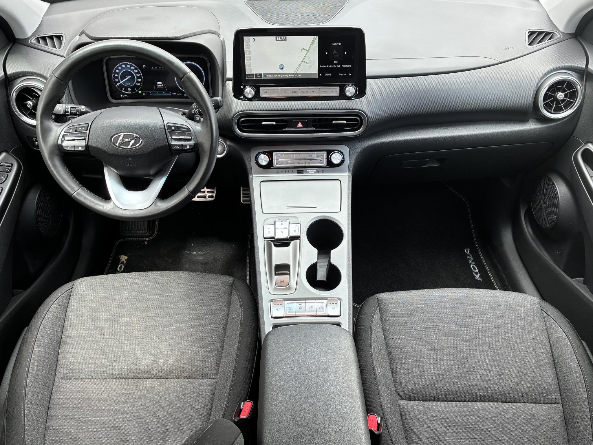 Hyundai Kona EV Fashion 64 kWh / €19.985,- ex btw / Grijs, Stof, Gebruikt, Wit, 410 min