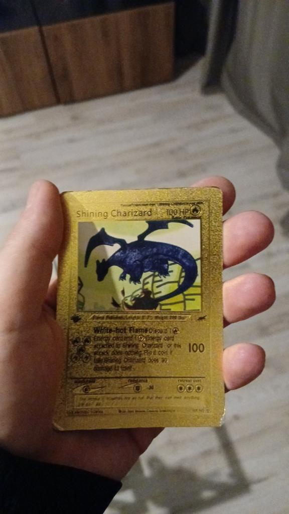 Shining Charizard Pokémon Kaart - Gouden Editie, Ophalen of Verzenden, Gebruikt, Losse kaart