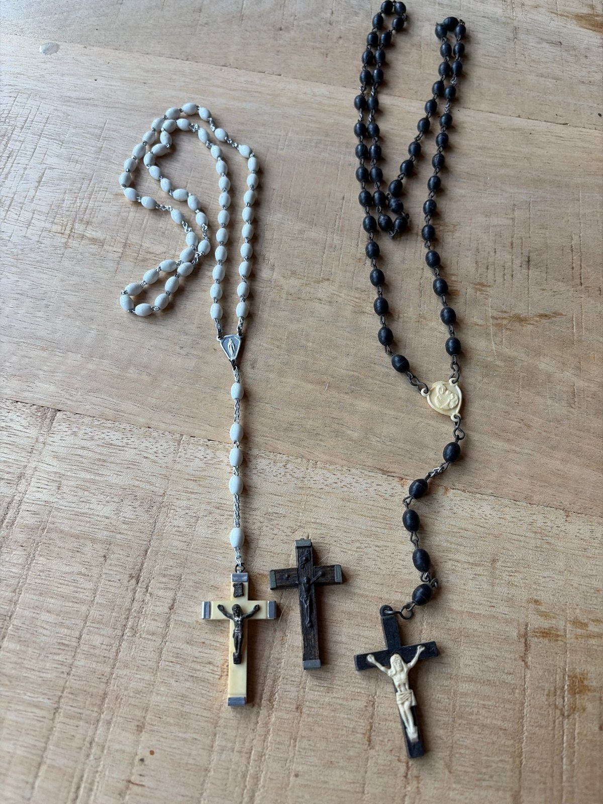 Twee Vintage Rozenkransen met Kruisbeeld, Ophalen of Verzenden