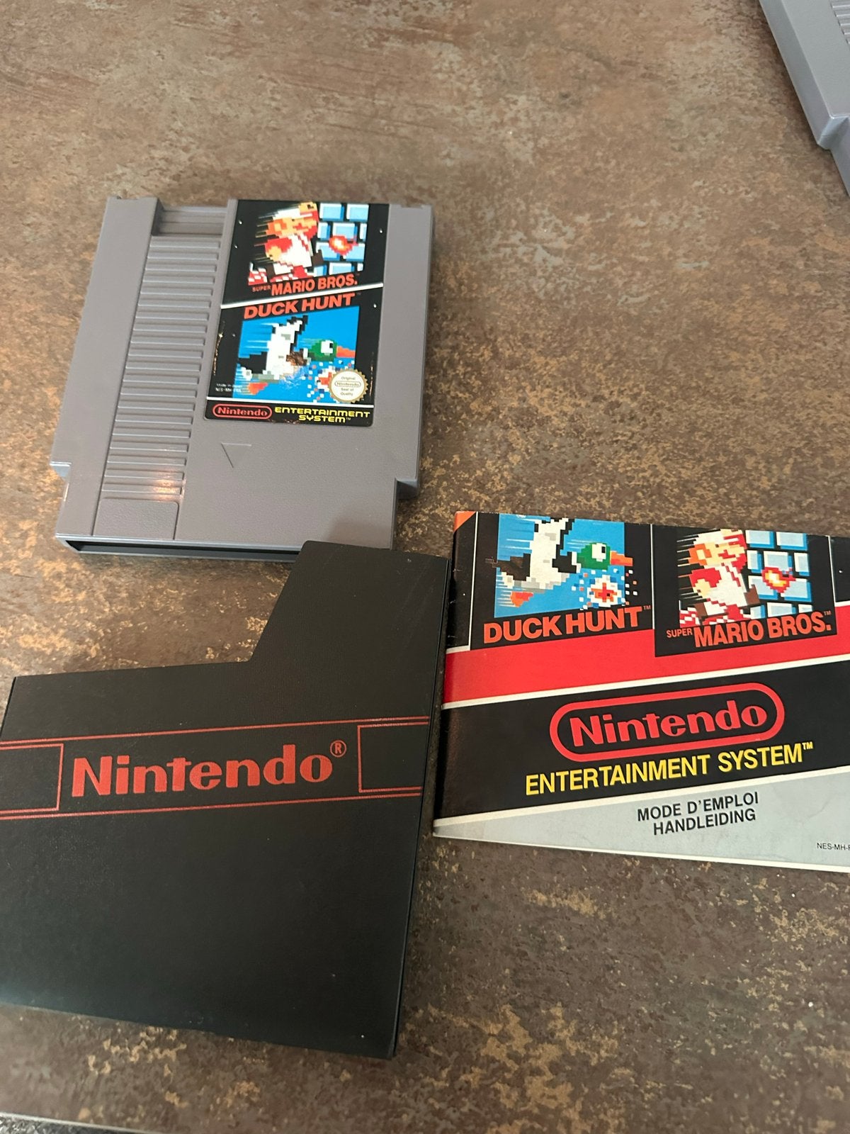 Super Mario Bros. / Duck Hunt NES met boekje, Gebruikt, 1 speler, Ophalen of Verzenden, Vanaf 3 jaar