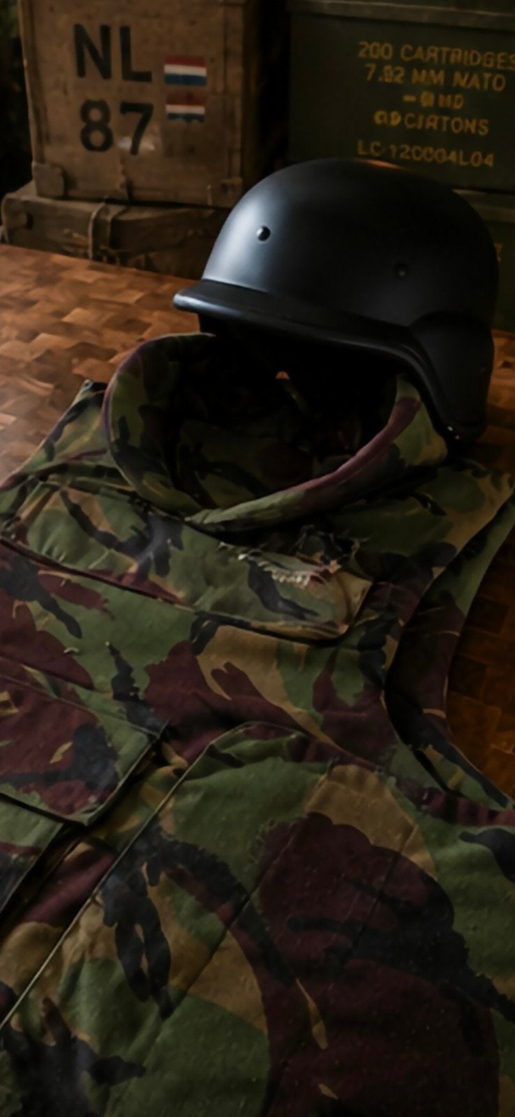 Kogelwerend vest en helm Nederlands leger - Airsoft, Verzamelen, Militaria | Algemeen, Ophalen of Verzenden