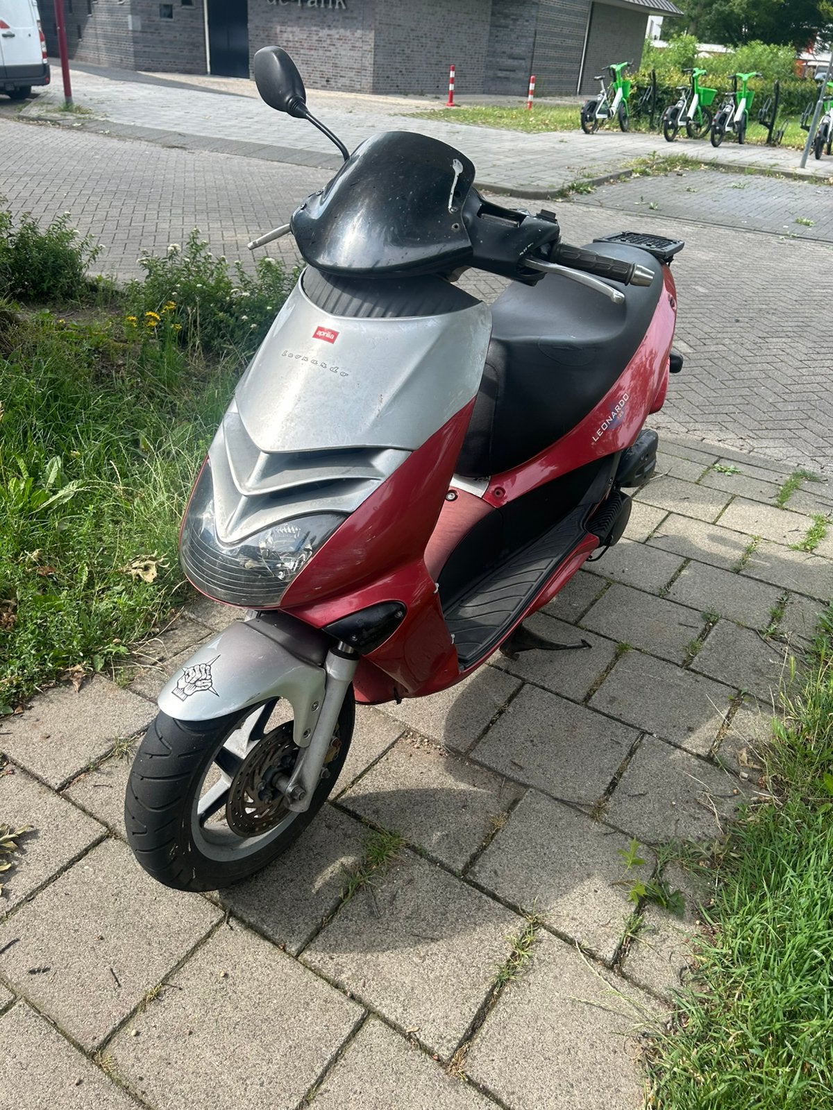 Aprilia motorscooters 125/300cc sportcity Leonardo, Fietsen en Brommers, Scooters | Aprilia, Zo goed als nieuw, SR 50, Benzine