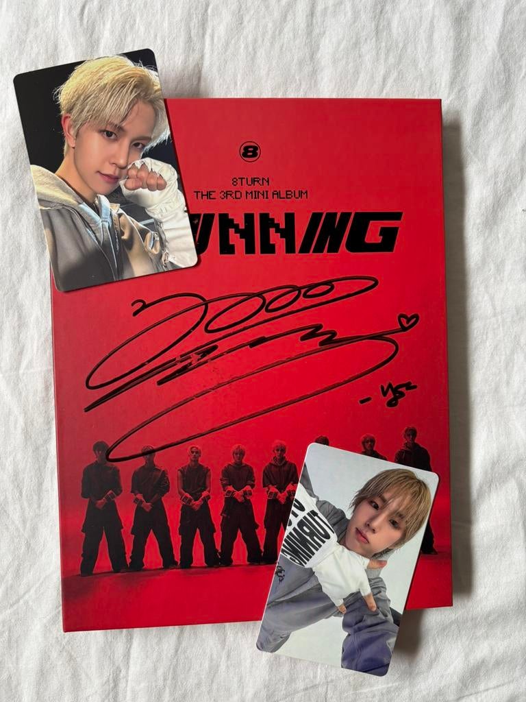 Kpop 8Turn Stunning album signed, Ophalen of Verzenden, Zo goed als nieuw, Cd of Plaat, Gesigneerd