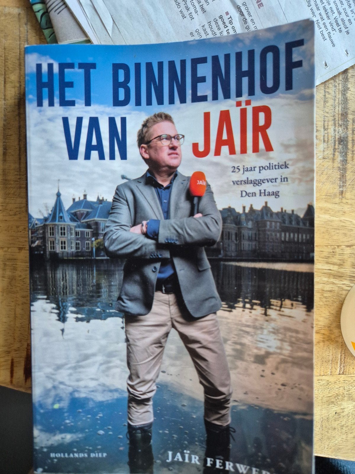 Het Binnenhof van Jaïr - 25 jaar politiek verslaggever, Ophalen of Verzenden, Politiek en Staatkunde, Nederland, Jaïr Ferwerda