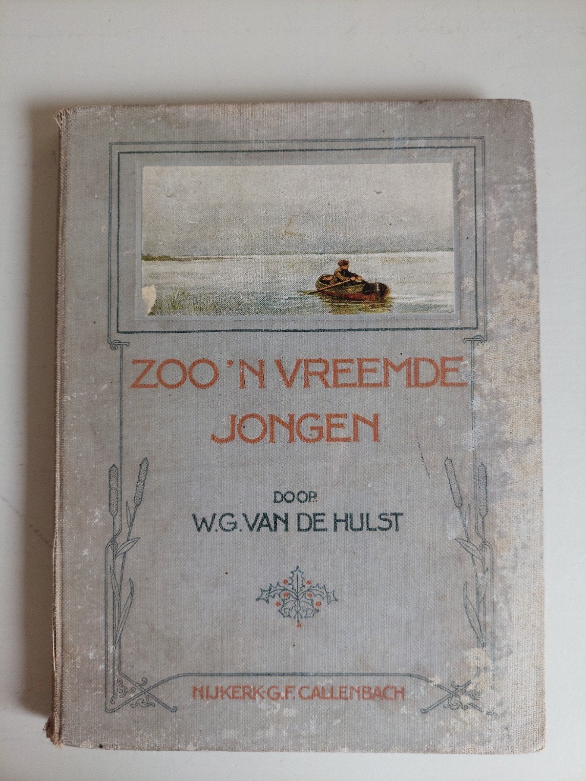 Zo'n Vreemde Jongen - W.G. van de Hulst (Derde Druk), Ophalen of Verzenden, Gelezen, W. G. van de Hulst, Fictie algemeen