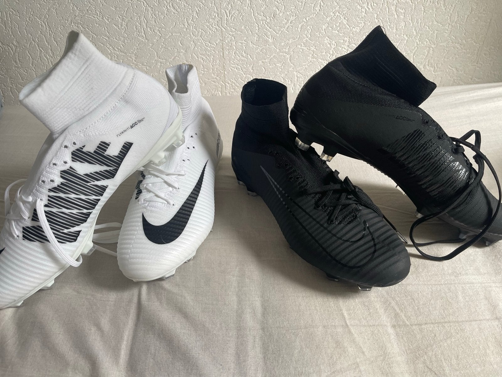 Nike voetbalschoenen - Wit en Zwart (2 paar), Ophalen of Verzenden, Nieuw