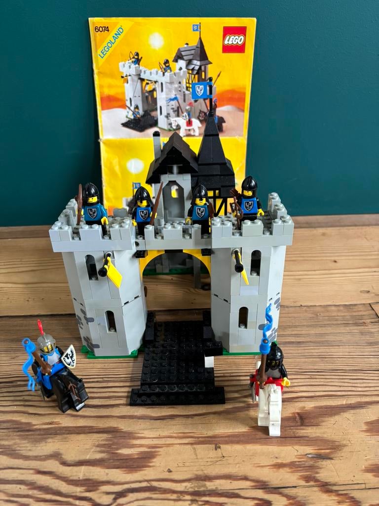 Lego 6074 Castle Back Falcon, Kinderen en Baby's, Speelgoed | Duplo en Lego, Ophalen of Verzenden, Zo goed als nieuw