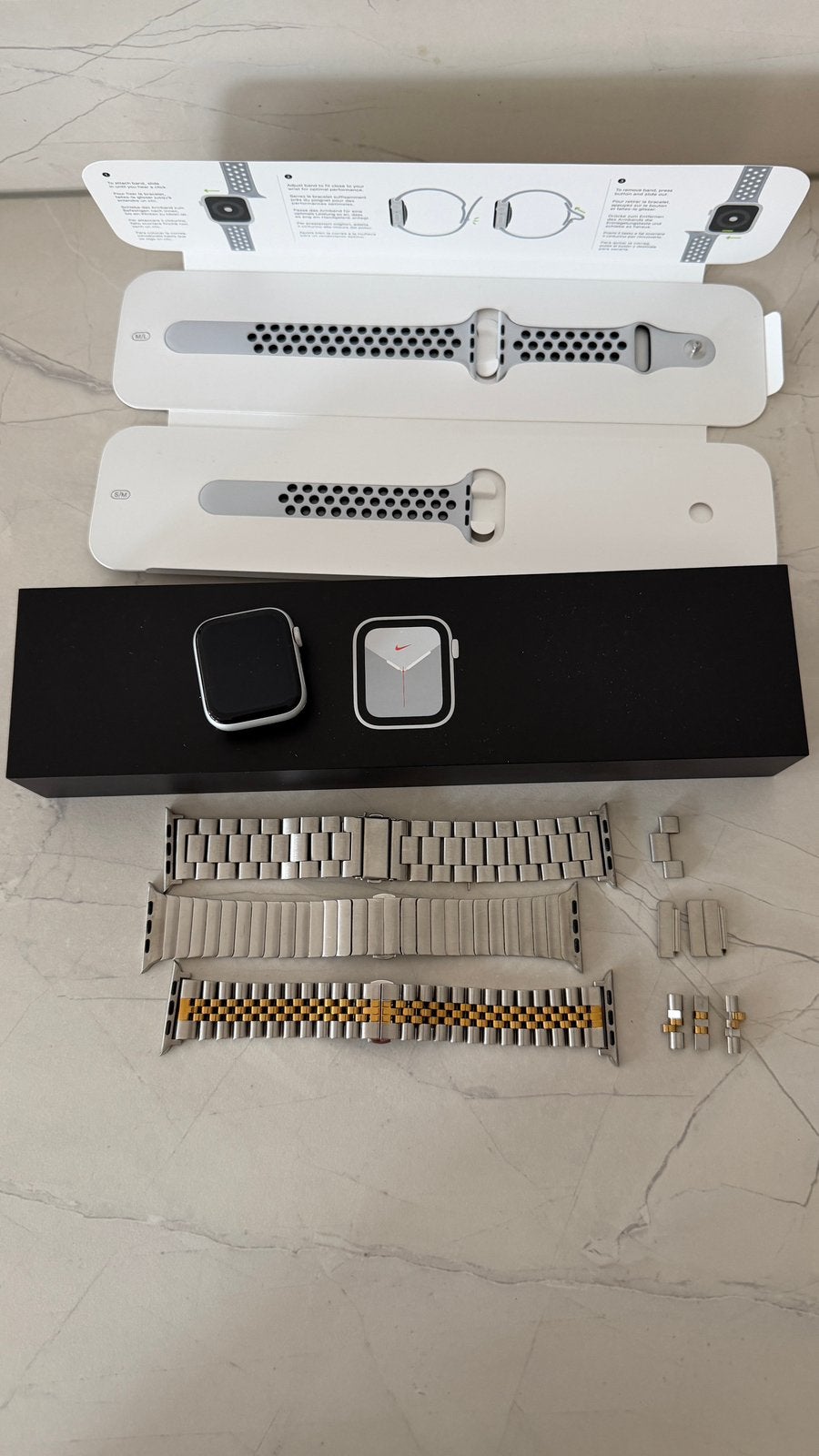 Apple Watch Series 5 Nike 44mm Zilver + 4 bandjes + doos, Ophalen of Verzenden, Zo goed als nieuw, Zilver, IOS