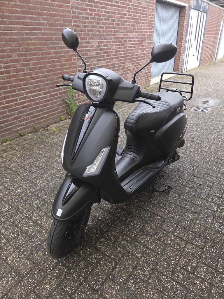 Gts Bravo 514 km 2026 echt zgan bromscooter geel kenteken, Ophalen, Zo goed als nieuw