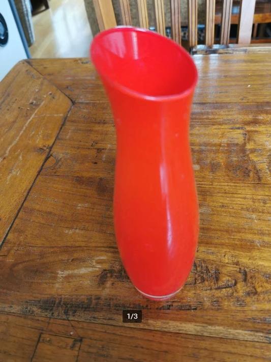 Rode glazen vaas. Aparte vorm., Ophalen of Verzenden, Minder dan 50 cm, Rood, Glas