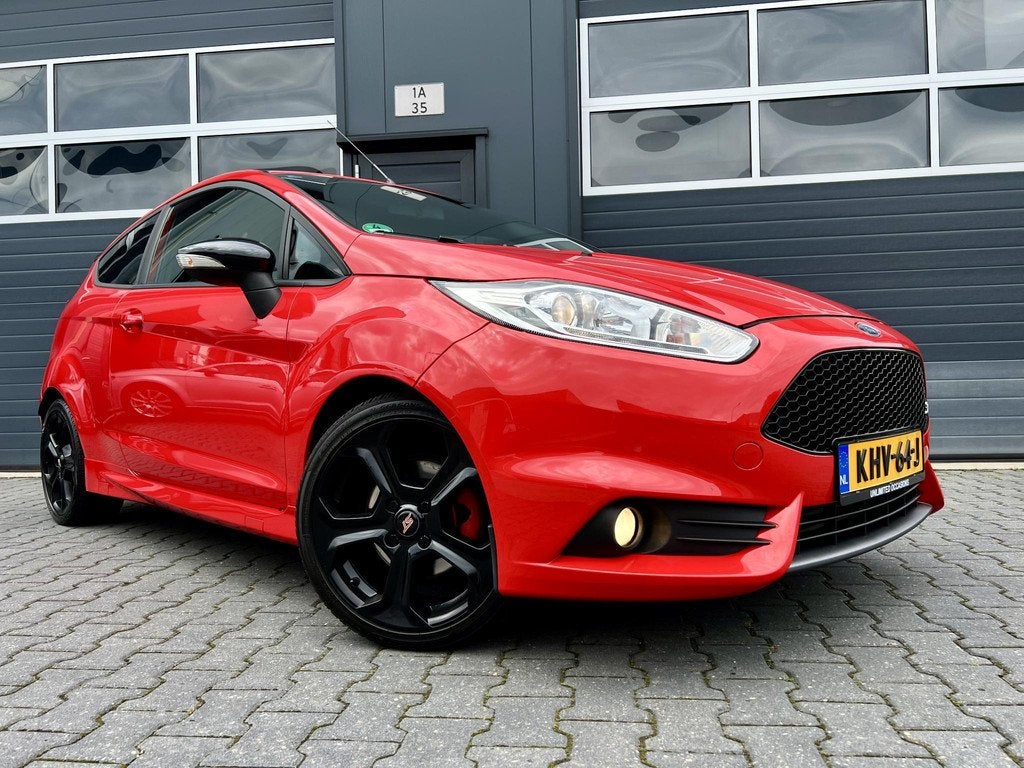 Ford Fiesta 1.6 ST *183PK*RACE RED*17”LMV, Auto's, Voorwielaandrijving, Gebruikt, 4 cilinders, Bedrijf