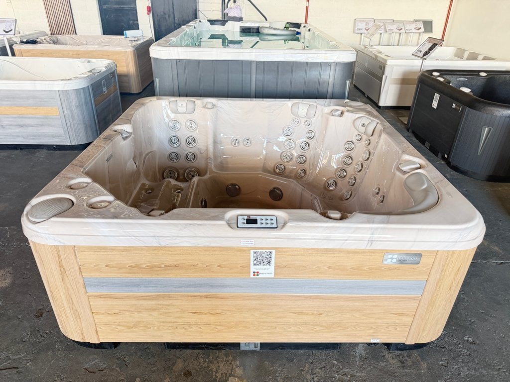 Nieuw - Ruime 7-persoons jacuzzi Reflect met ligplaats, Ophalen of Verzenden, Nieuw, Overige typen