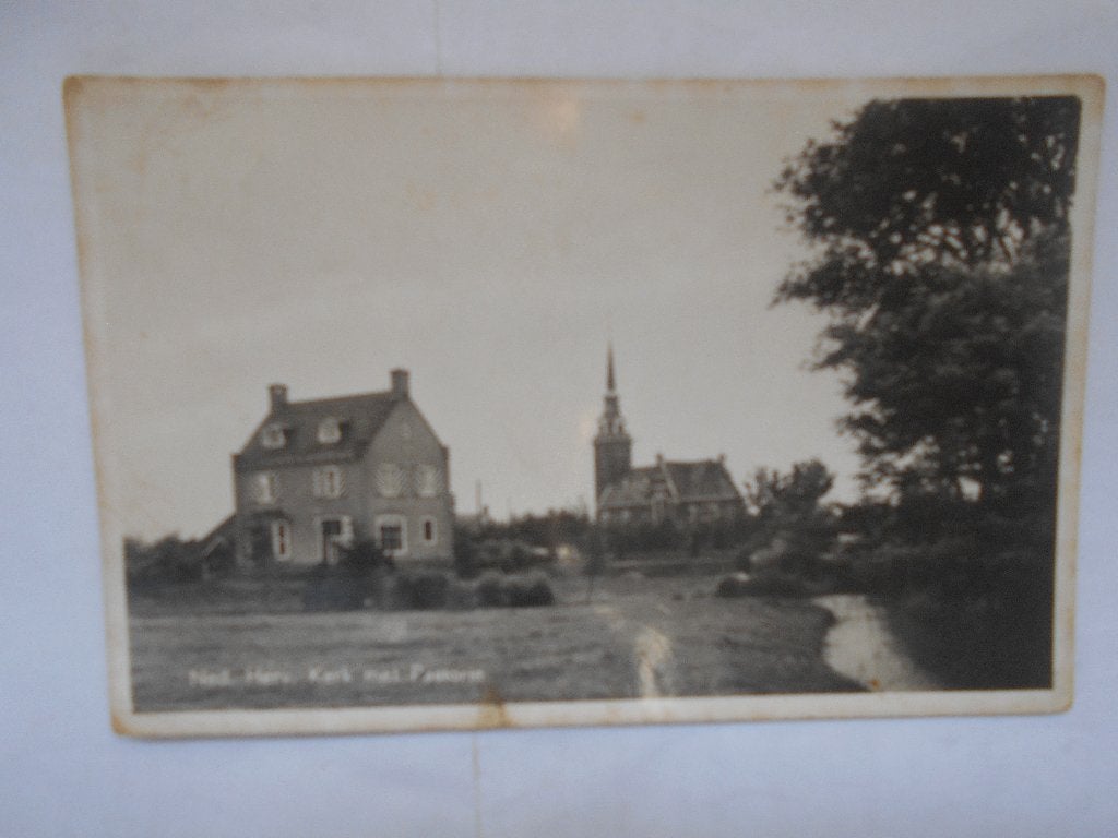 Tietjerk: Kerk, Pastorie en Watertje oude ansichtkaart 1950, Ophalen of Verzenden, 1940 tot 1960, Gelopen, Friesland