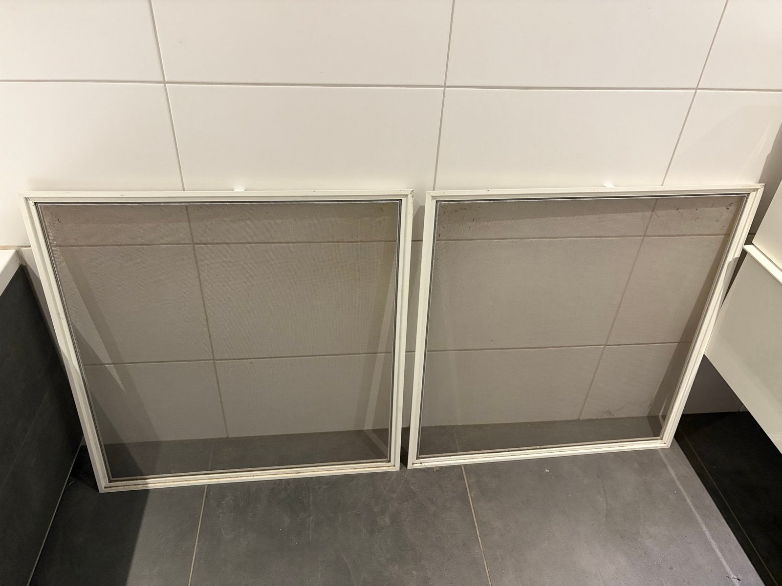 2 horren voor draai/kiepraam, Ophalen, Kunststof, Gebruikt, Minder dan 80 cm
