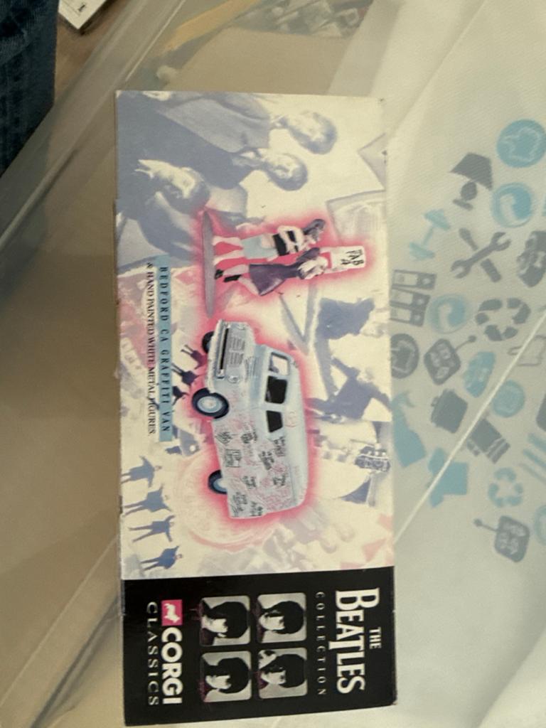 Corgi Classics The Beatles Collection Bedford CA Graffiti Va, Ophalen of Verzenden, Zo goed als nieuw, Auto's