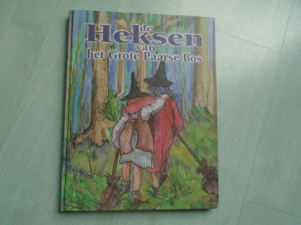 de heksen van het grote paarse bos, saskia mijsbergen, Ophalen of Verzenden, Zo goed als nieuw, Saskia mijsbergen