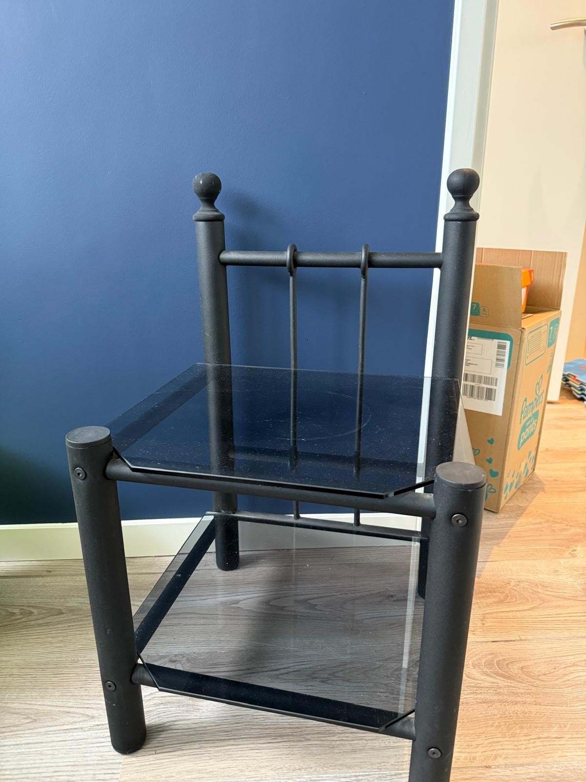 nachtkastje zwart metaal glasplaat, Ophalen, Minder dan 45 cm, Metaal of Aluminium, Zo goed als nieuw