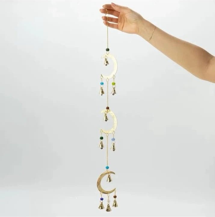 Maanvormige Wandhanger met Belletjes - Handgemaakt India, Huis en Inrichting, Nieuw, Ophalen of Verzenden, Oosters, Goud