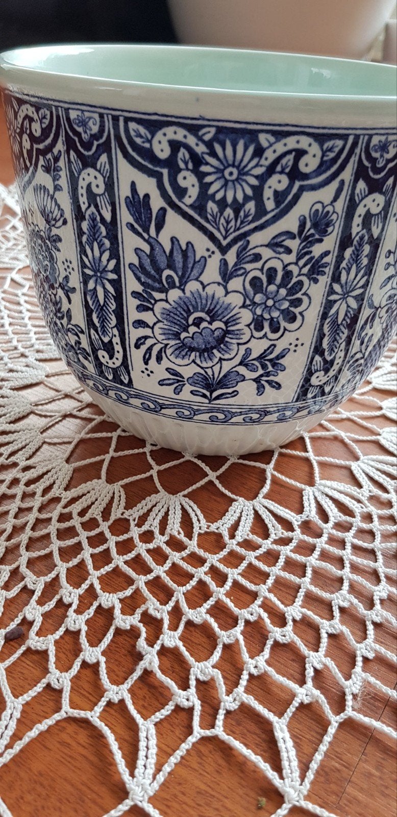 Delfts blauwe bloempot met bloemmotief, Ophalen of Verzenden