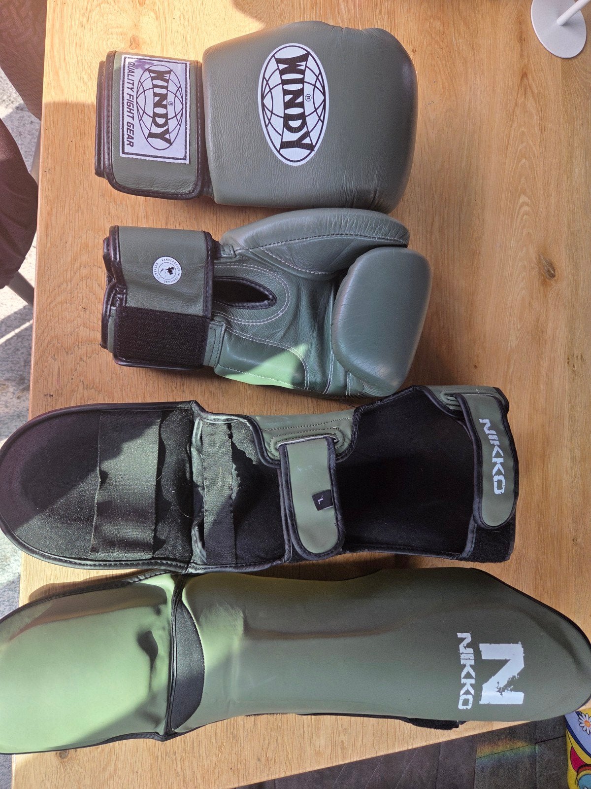 Windy BGVH bokshandschoenen 16 oz en Nikko scheenbeschermers, Maat L, Ophalen of Verzenden, Zo goed als nieuw, Overige