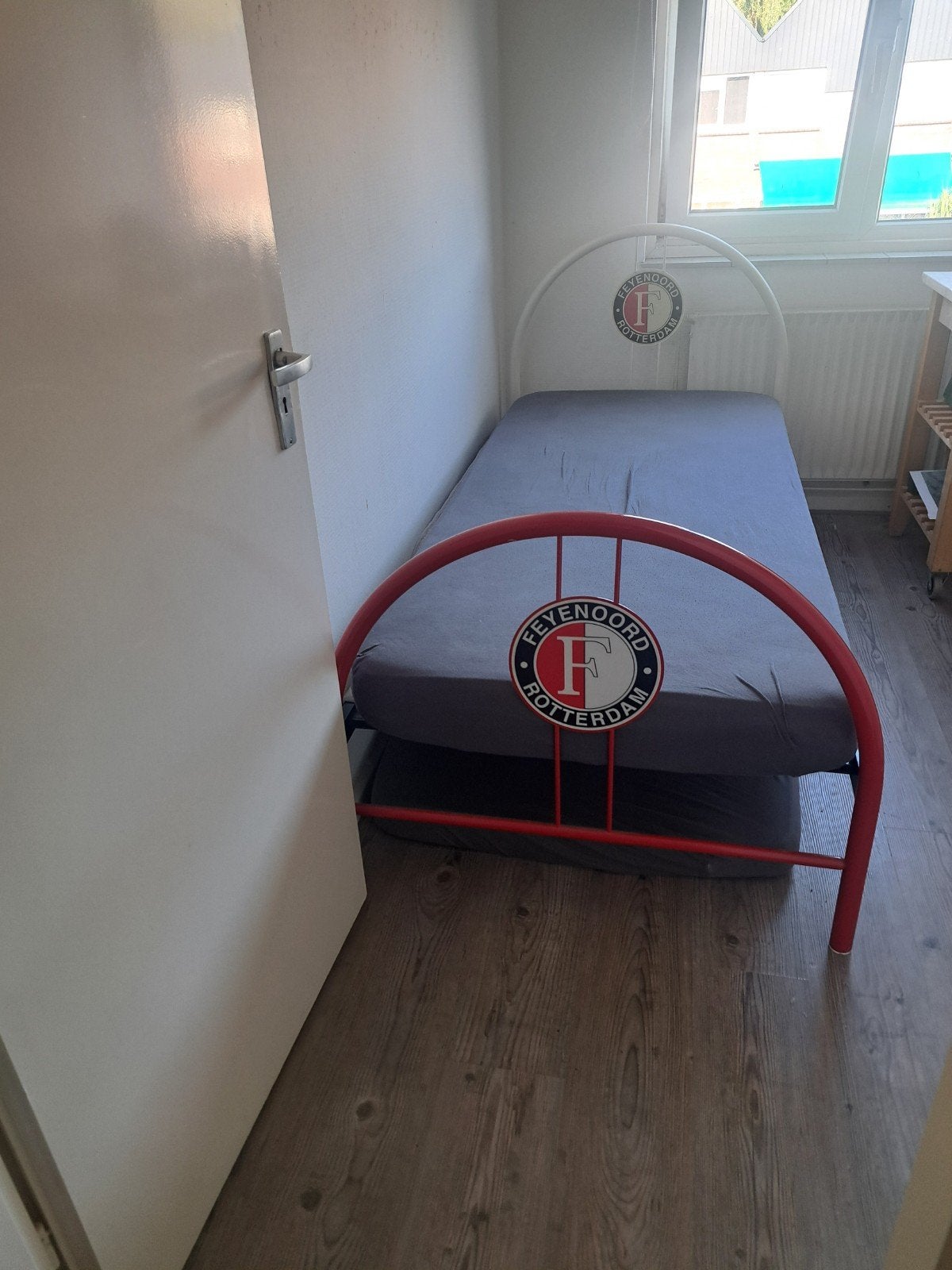 Gratis Feyenoord eenpersoonsbed, eventueel  met matras, Huis en Inrichting, Gebruikt, 90 cm, Eenpersoons, Feyenoord thema, Sportief