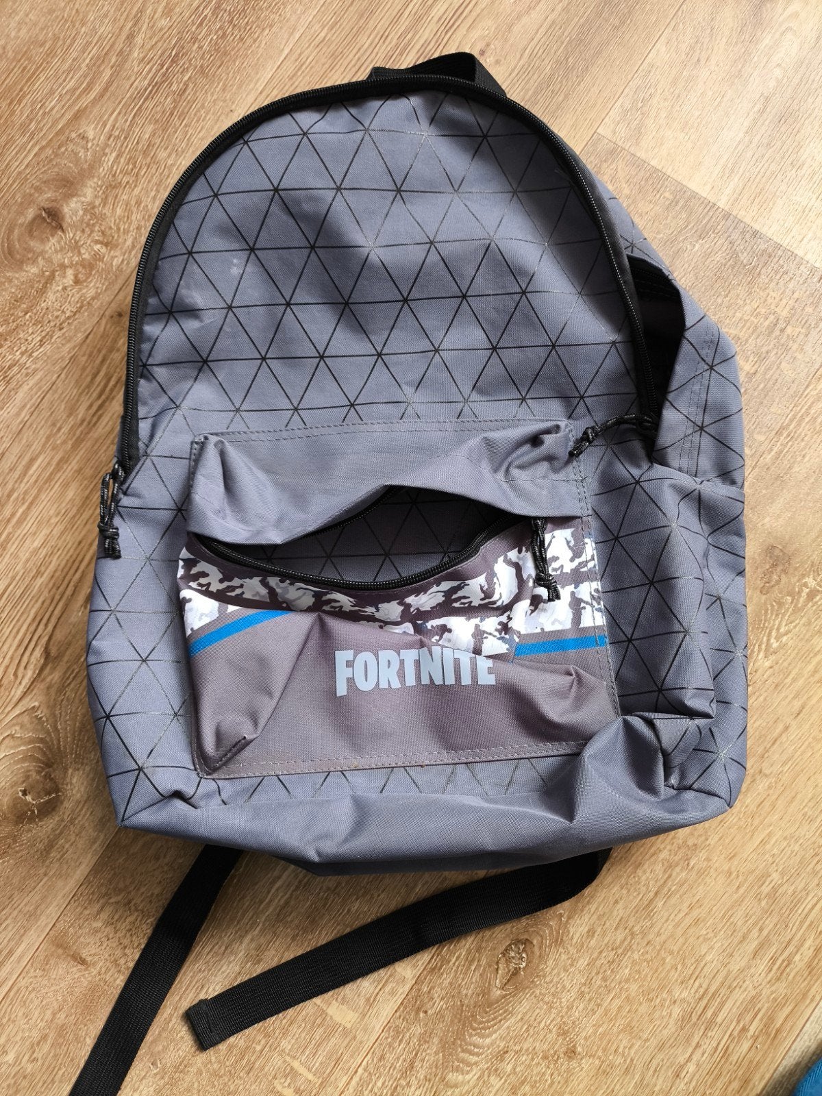 Fortnite Rugtas - Grijs met geometrisch patroon, Ophalen of Verzenden, Gebruikt, 25 tot 40 cm, Overige merken