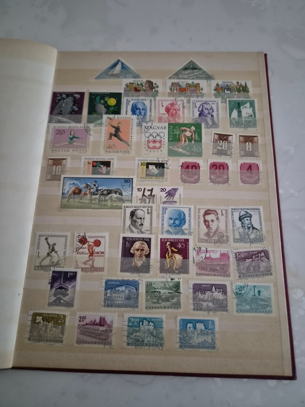 Grote collectie postzegels in twee albums, Postzegels en Munten, Postzegels | Nederland, Ophalen of Verzenden, Na 1940, Gestempeld