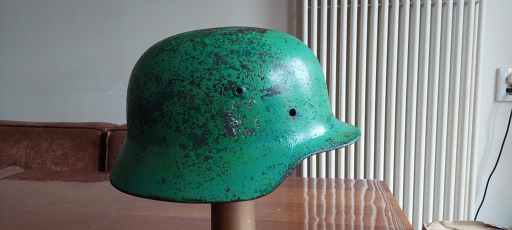 Zeldzame M35 Helm met Dubbel Decal en Schade - Appeltjesgroe, Verzamelen, Militaria | Tweede Wereldoorlog, Ophalen of Verzenden