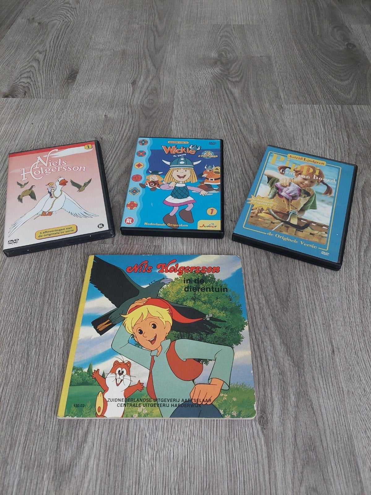 prentenboek NILS/ NIEL HOLGERSSON, incl dvd s, Boeken, Ophalen of Verzenden, Zo goed als nieuw, Selma. L, Prentenboek