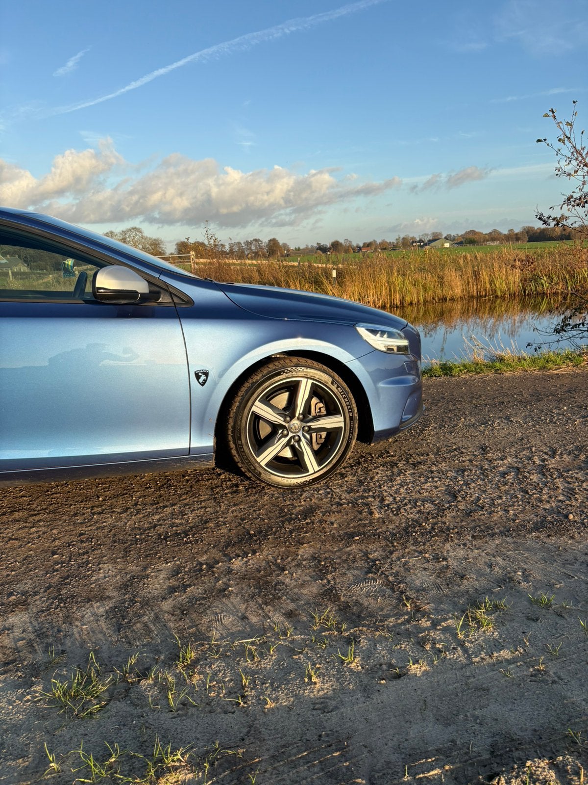 Volvo V40 2.0 D3 Geartronic 2017 Blauw, 4 cilinders, Blauw, 1353 kg, Diesel