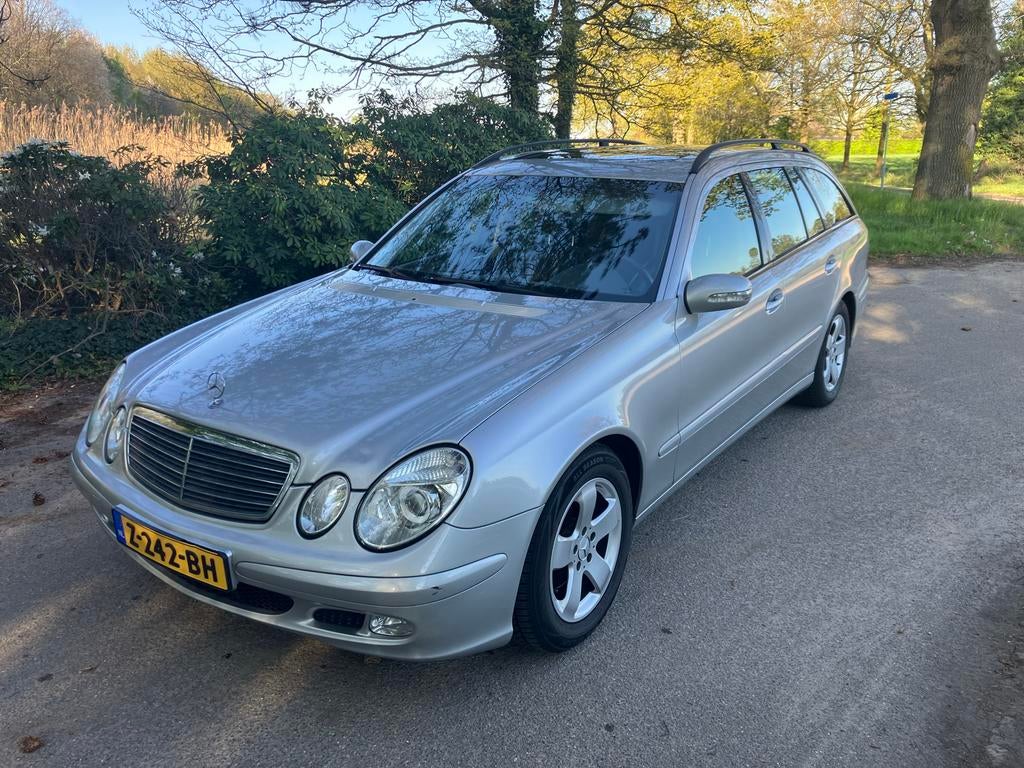 Mercedes 200k S211 Avantgarde 2003 Grijs 150k km, Automaat, Achterwielaandrijving, Zwart, 4 cilinders