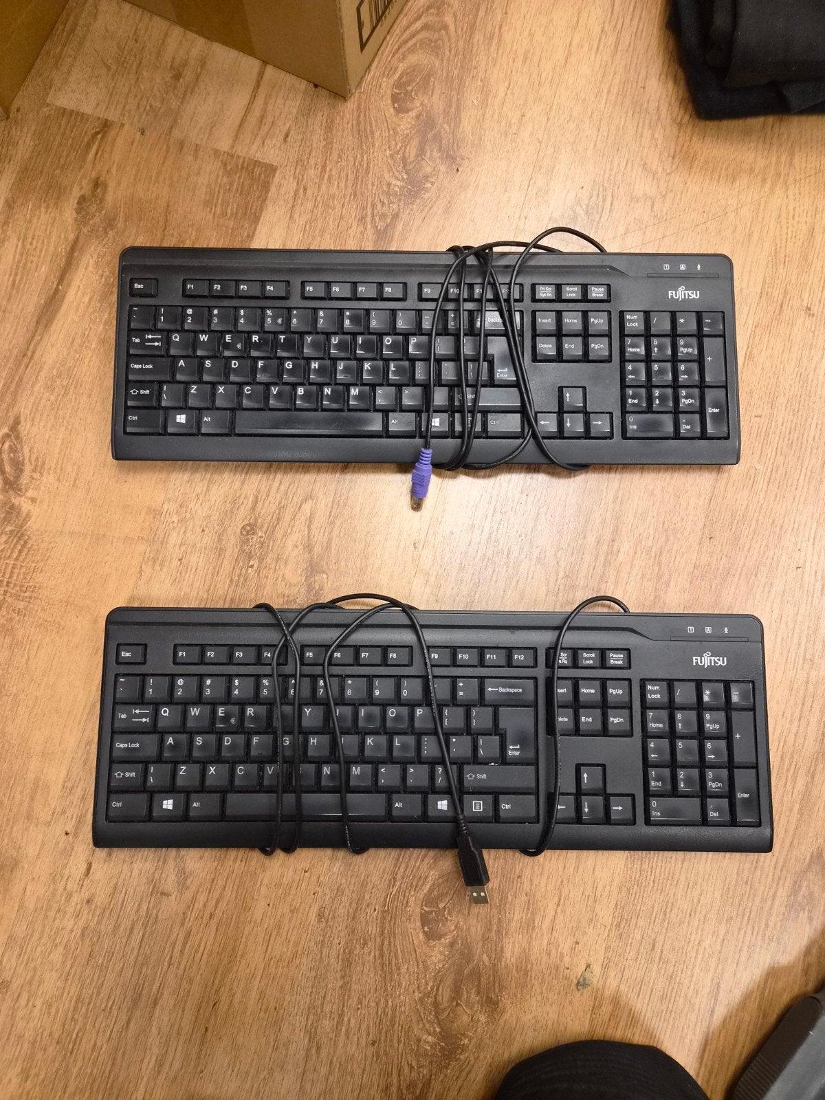 Gratis Fujitsu toetensborden (2x), Plug-and-play, Ophalen of Verzenden, Zo goed als nieuw, Qwerty
