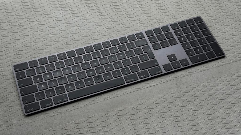 Apple Magic Keyboard - Spacegrijs - Zo goed als nieuw, Ophalen of Verzenden, Qwerty, Zo goed als nieuw, Draadloos