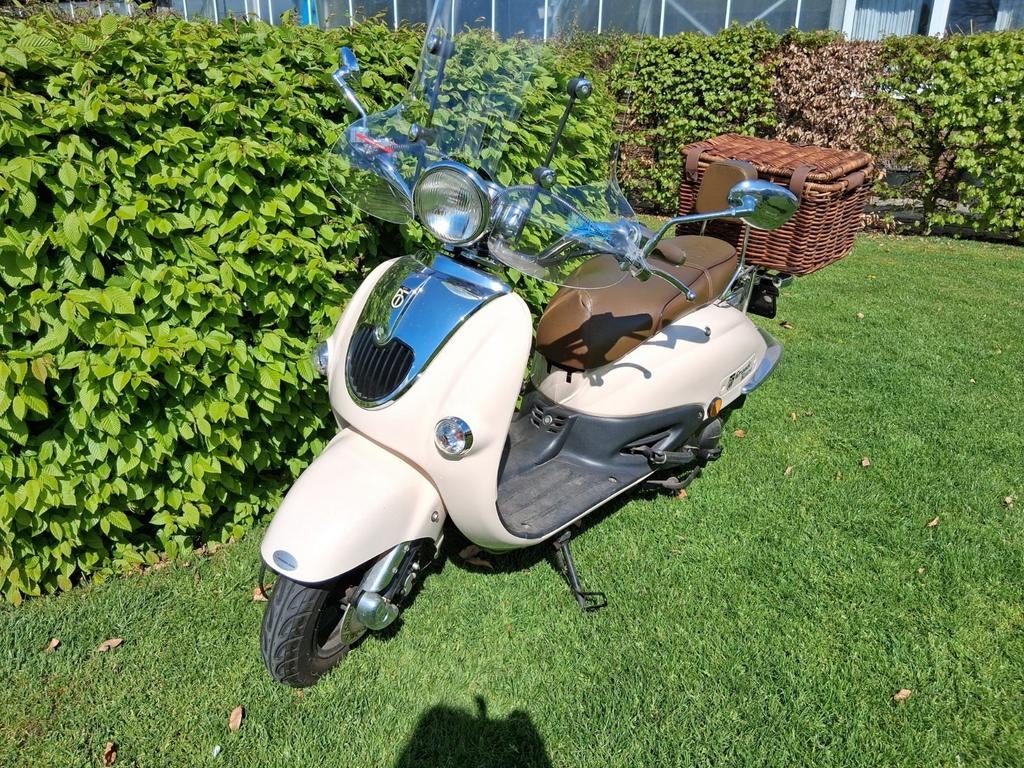 Scooter GT2 merk BTC, Ophalen of Verzenden, Benzine
