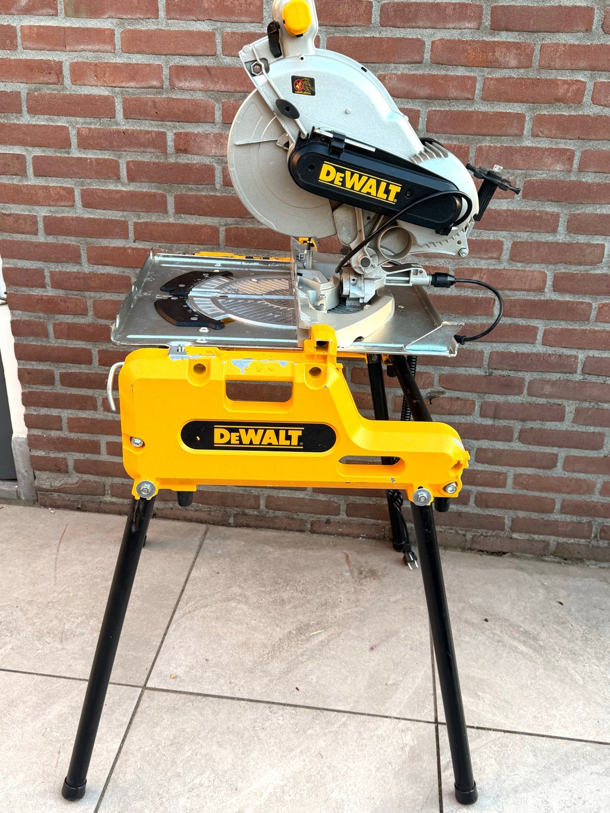 DeWalt DW743N Afkort- en Tafelzaag 2000W, Ophalen, Gebruikt, 70 mm of meer, Afkortzaag
