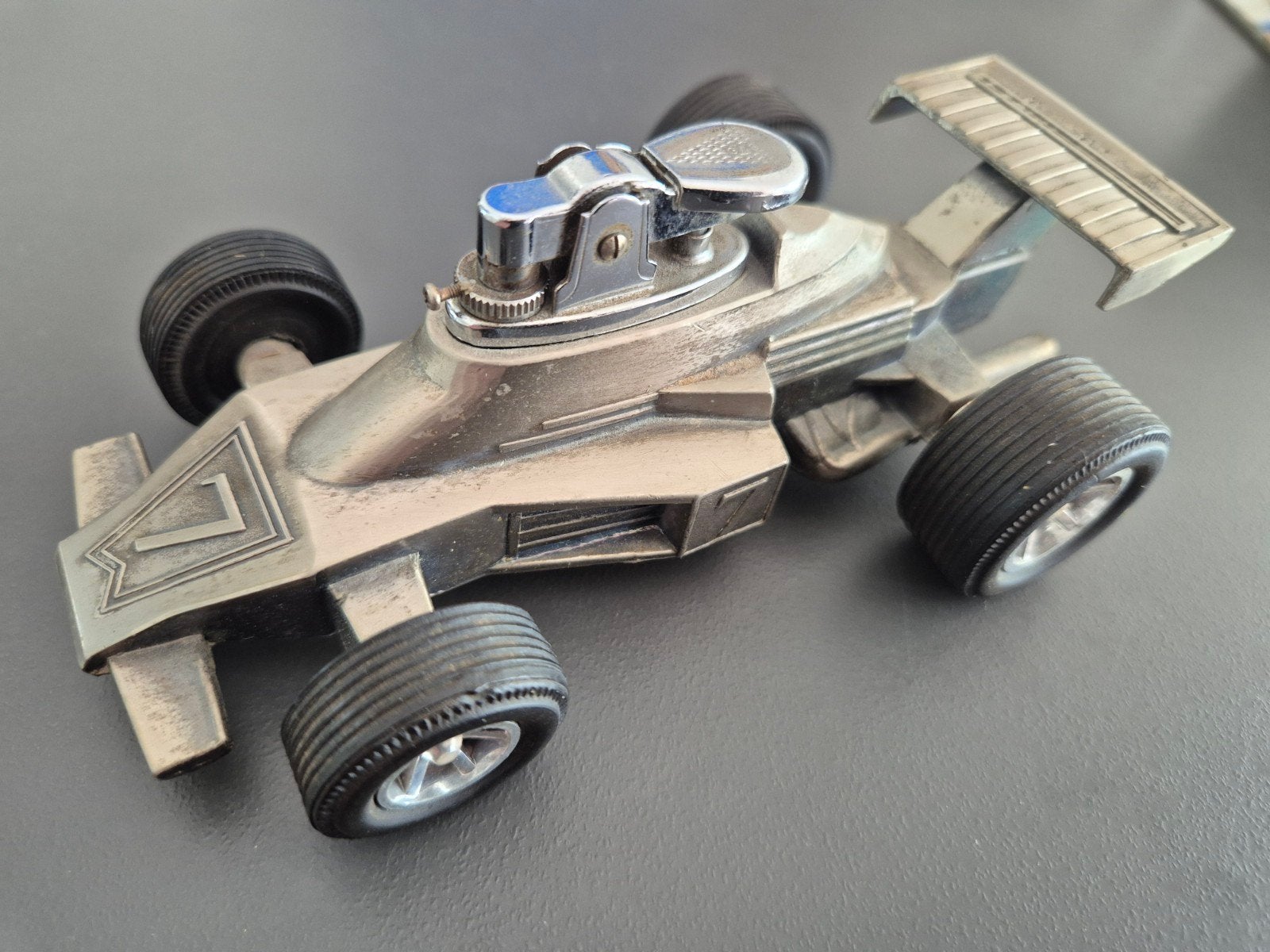 Vintage Formule 1 Auto Aansteker  /  Metaal / 15 cm, Verzamelen, Ophalen of Verzenden, Gebruikt