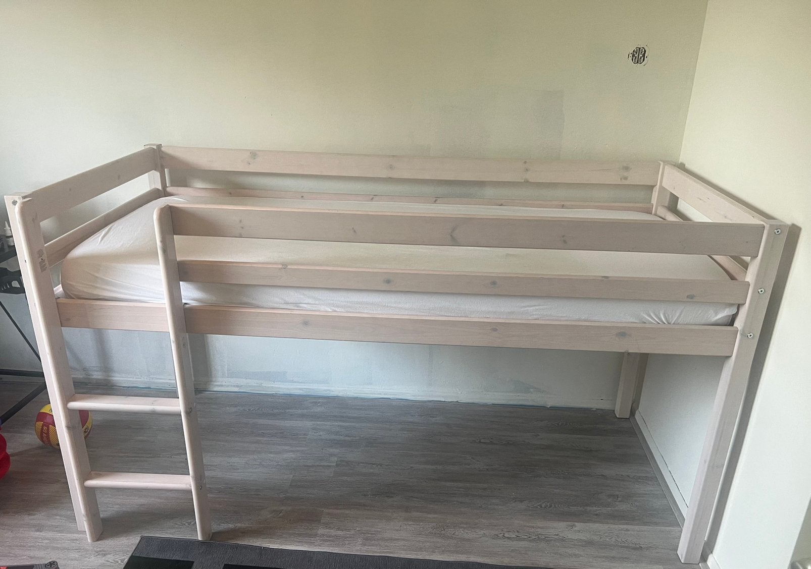 Flexa halfhoogslaper whitewash 90x200 cm, Ophalen, Gebruikt, Eenpersoons, Minder dan 160 cm