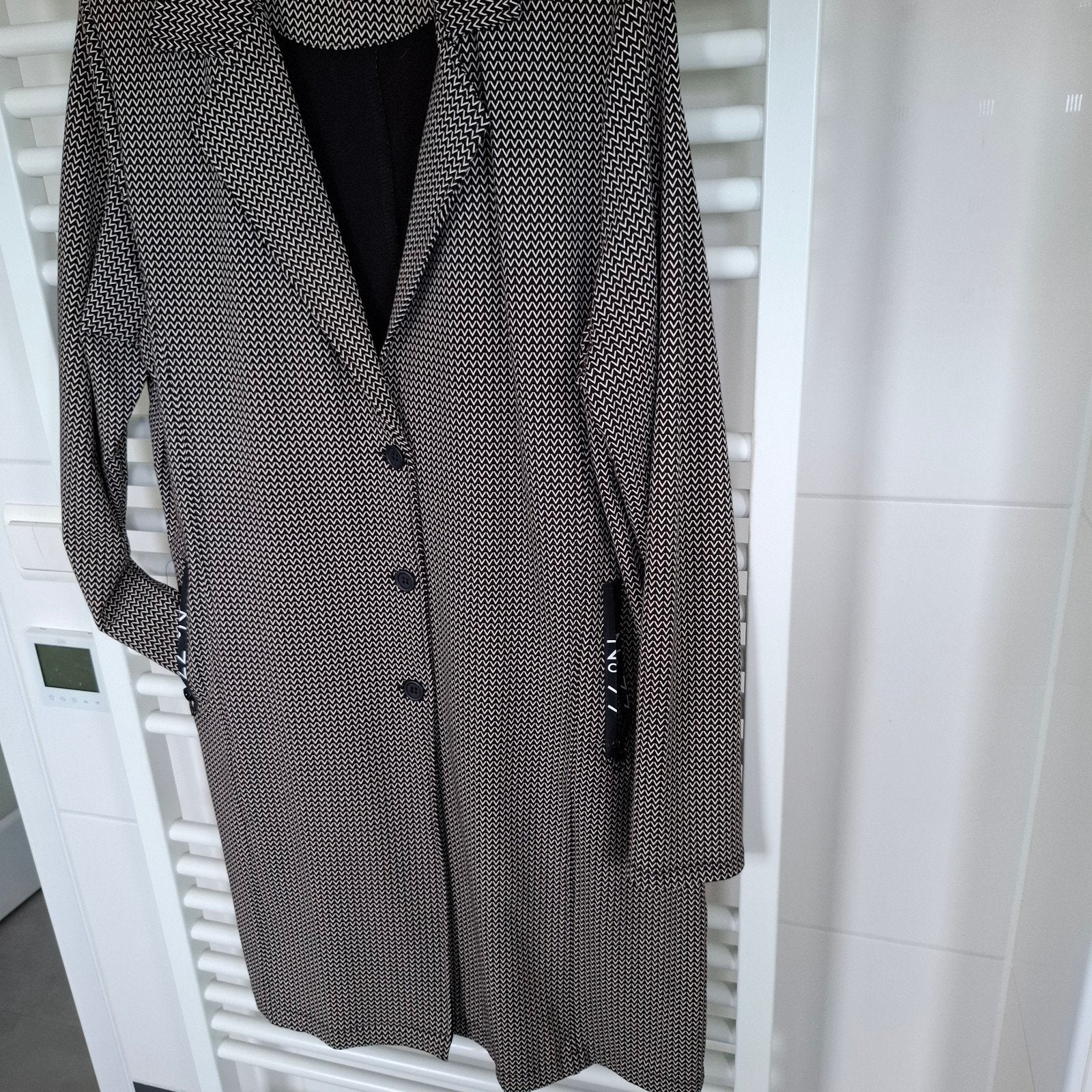 Zoso Lange jas met steekzakken - Zwart/Beige, Kleding | Dames, Maat 38/40 (M), Verzenden, Zwart, Zo goed als nieuw