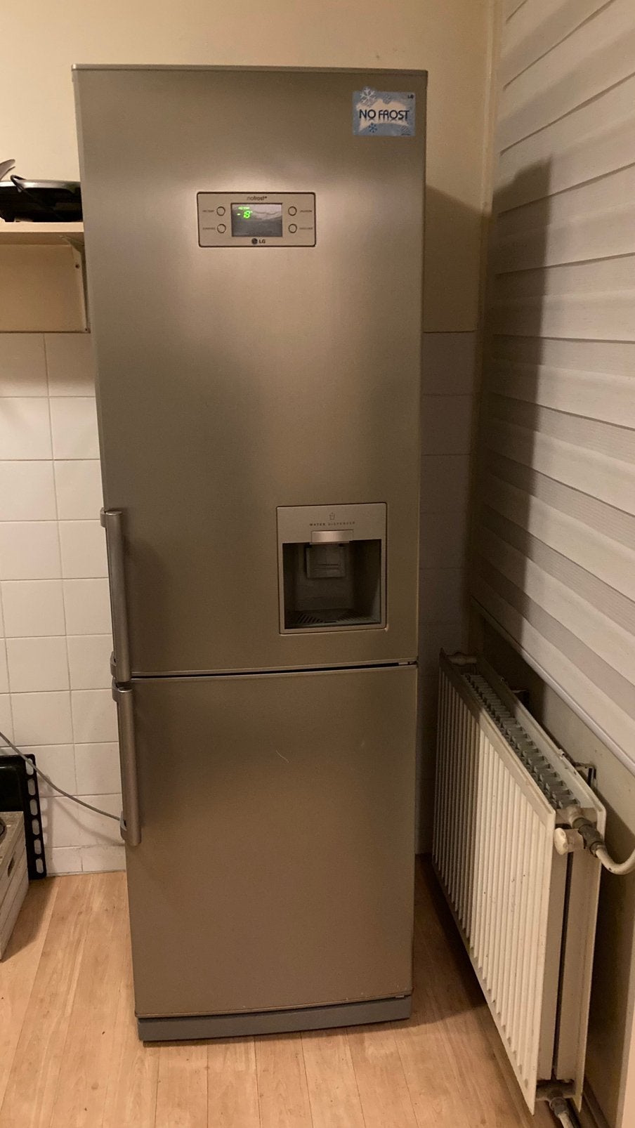 Nette LG No Frost koelkast met waterdispenser Zilver, Witgoed en Apparatuur, Ophalen, 200 liter of meer, Met aparte vriezer, 160 cm of meer