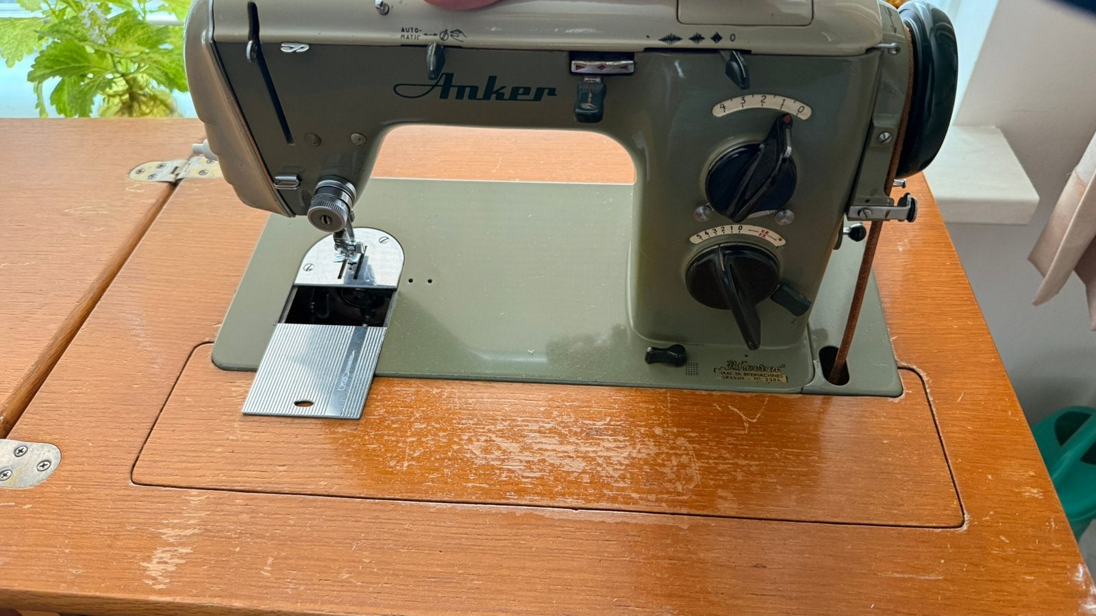 Vintage Anker naaimachine, Ophalen