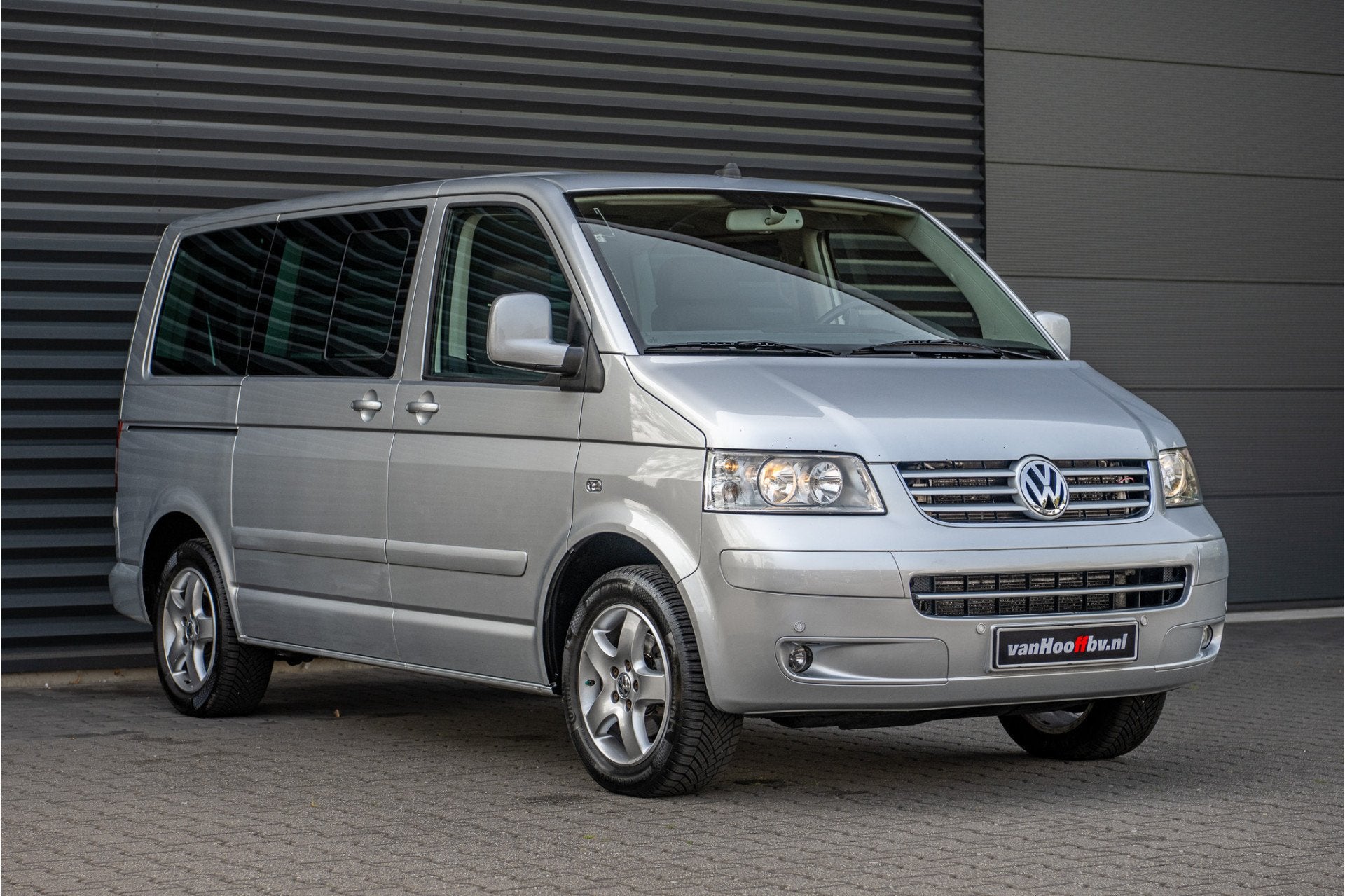 Volkswagen Multivan 2.5 TDI 60 Edition Rolstoel bus zelfrijd, Auto's, Bestelauto's, 2317 kg, Zwart, Volkswagen, Origineel Nederlands