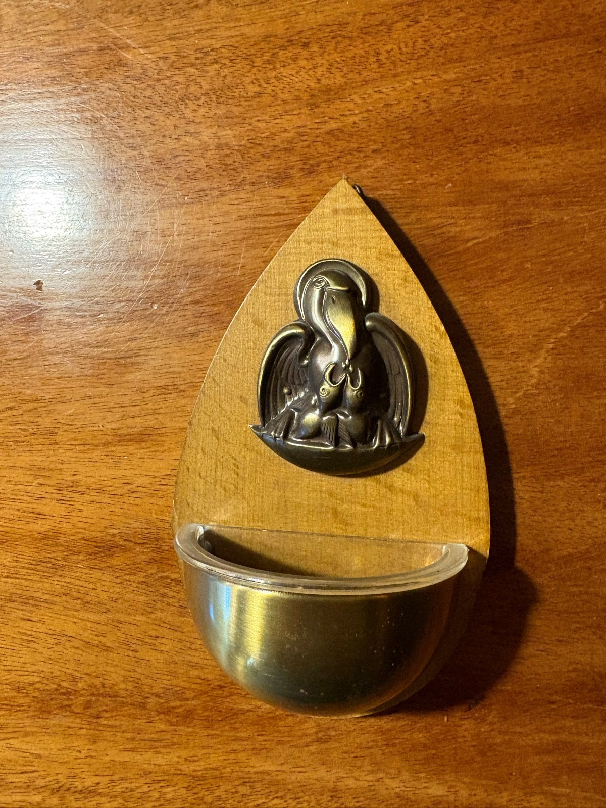 Wijwaterbakje met pelikaan op houten plaatje, Ophalen of Verzenden