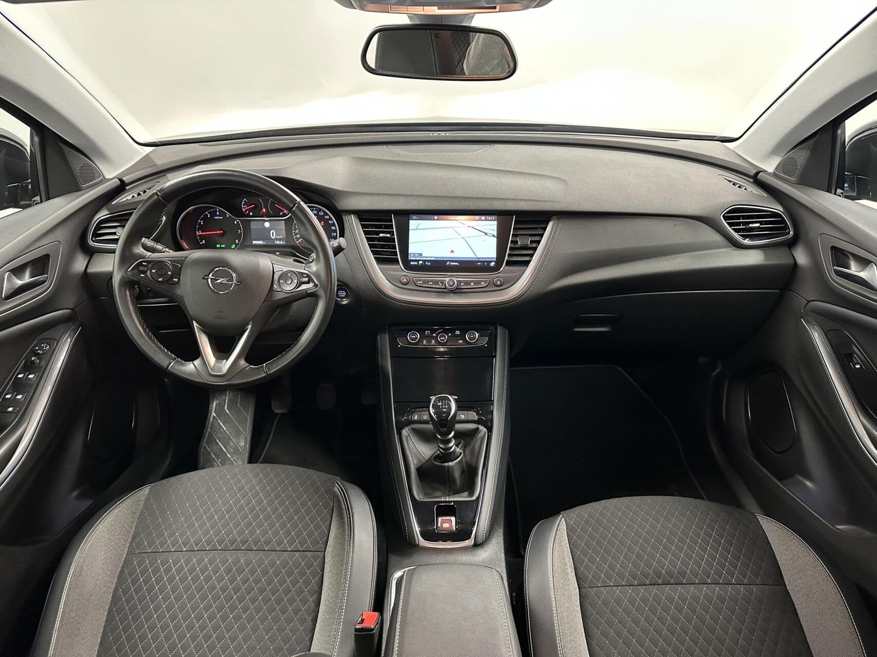 Opel Grandland X 1.2 Turbo Innovationn TREKHAAK CAMERA CARPL, Auto's, Voorwielaandrijving, Gebruikt, 1199 cc, Met garantie (alle)