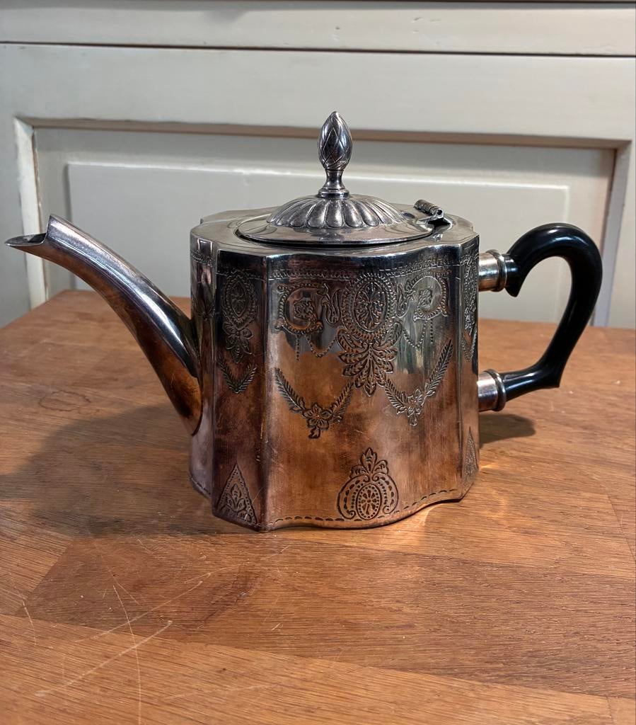 Antieke verzelverde Theepot in Georgische Stijl, Antiek en Kunst, Ophalen of Verzenden, Zilver