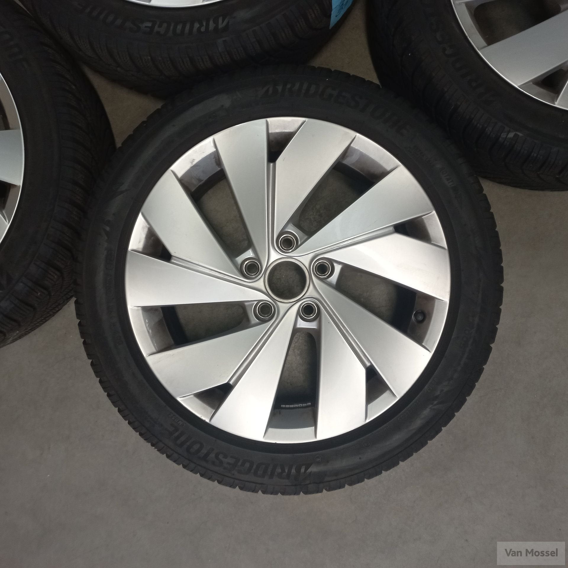 Volkswagen Golf Bridgestone Blizzak LM005 205/50/R17 93H, Gebruikt, -, -, Banden en Velgen