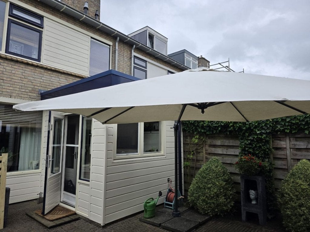 Parasol ecru 400x400 cm inclusief hoes en parasoltegels, Ophalen, Gebruikt, Kantelbaar, Zweefparasol