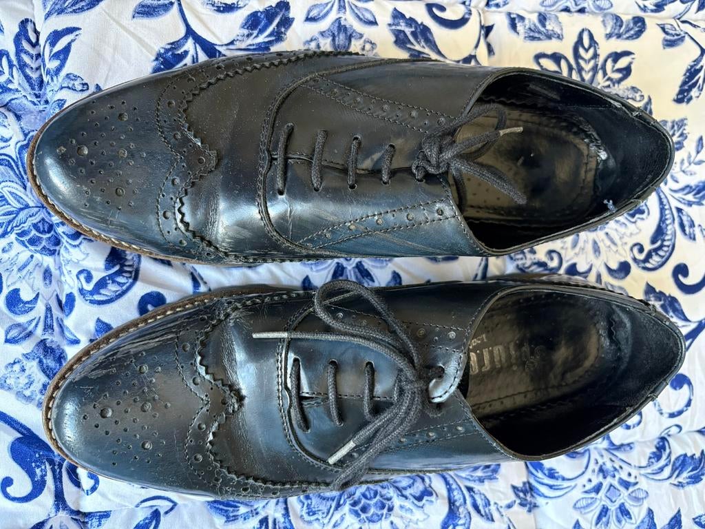 Donker blauwe  Brogues met Dikke Zool maat 41, Kleding | Dames, Schoenen, Ophalen of Verzenden, Gedragen, Zwart, Schoenen met lage hakken