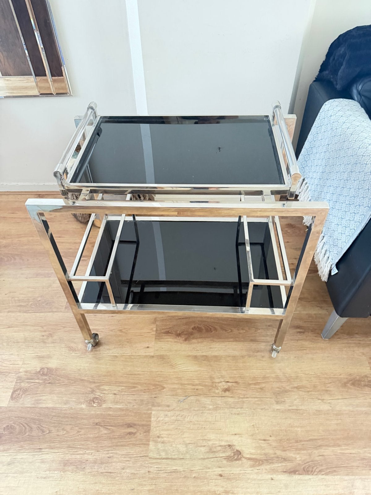 Eichholtz Trolley - Luxe Serveerwagen met Glazen Bladen, Ophalen, Zo goed als nieuw, Zilver, Metaal